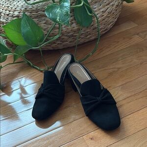 Vionic Black Suede Mules with Knotted Detail